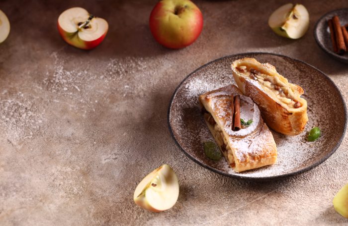 Strudel of apples and peaches with vanilla ice cream